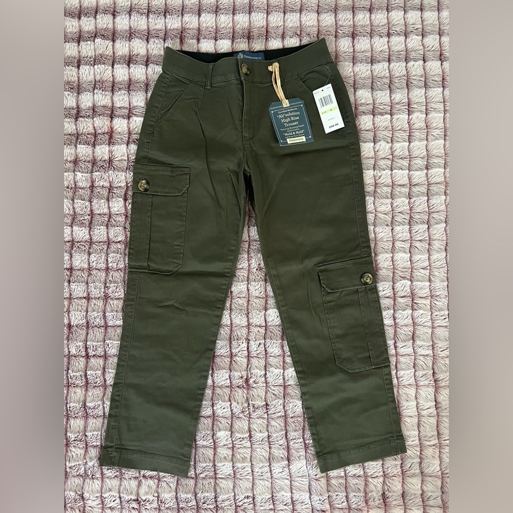 Democracy Women’s Green Cargo Pants